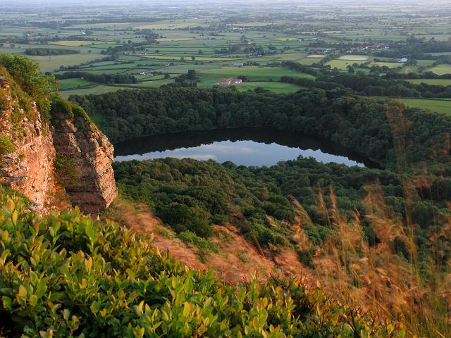 CRW_9449.jpg - Gormire Lake, Whitestone Cliff