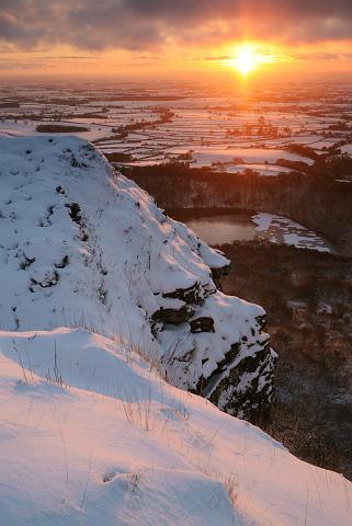 DSC_5253-SH.jpg - Winter Sunset, Lake Gormire And Whitestone Cliff